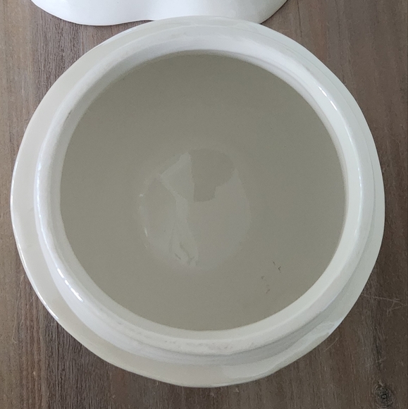 👻 Charming 10” White Ghost Ceramic Jar – Perfect Halloween Decor (New) - Picture 9 of 12